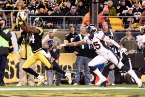 Pittsburgh Steelers wide receiver Antonio Brown (84) makes a touchdown catch past Denver Broncos cornerback Chris Harris (25) in the second half of an NFL football game, Sunday, Dec. 20, 2015, in Pittsburgh. (AP Photo/Fred Vuich)